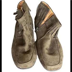 Comfort view women’s slip on boots, size 12.